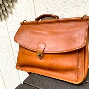 Vintage coach, Beekman bag, tan leather, messenger style.  M5C-5266